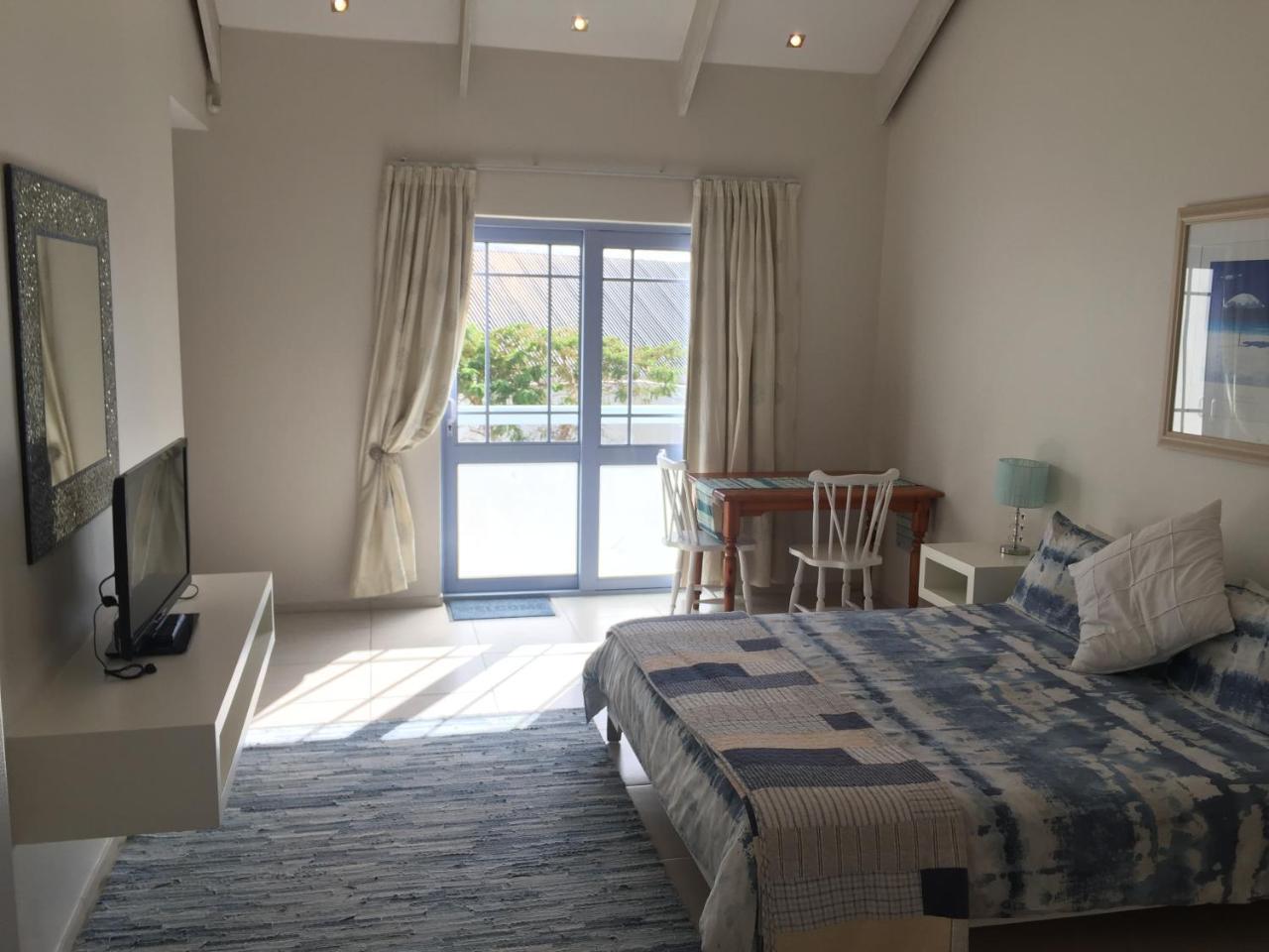 Perfect 10 - 10 To 13 Sleeper Luxury Holiday Home Breakage Deposit Of R2500 Per Weekend Lease Langebaan Exterior foto